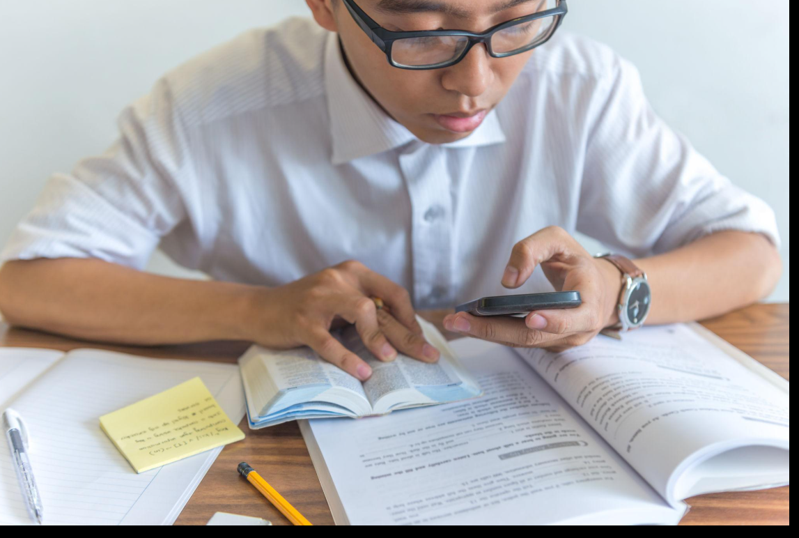 Sulit Fokus dan Mudah Lupa Setelah Lama Scrolling? Kenali Brain Rot dan 5 Cara Mengatasinya